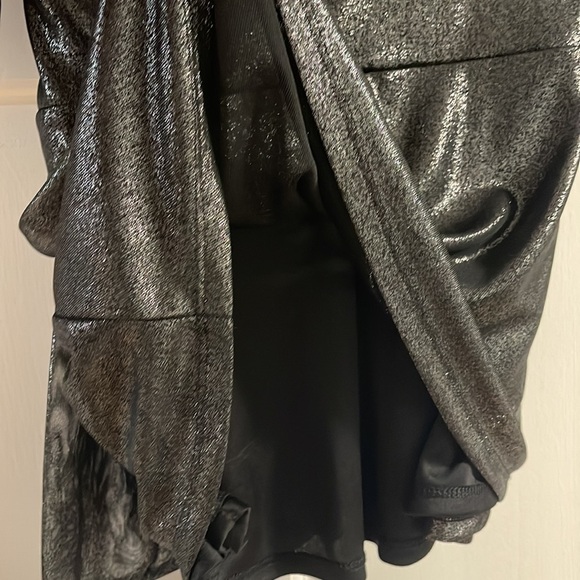 Express Women’s Metallic Flutter Sleeve Top NWOT - Picture 8 of 9